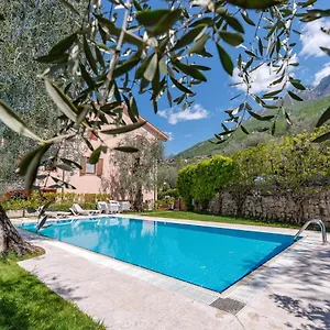 beths-house-lake.hotelinveneto.com/