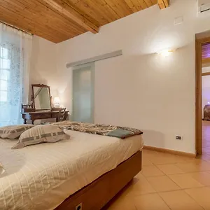  Apartment Borghese Roomy Flat Italy